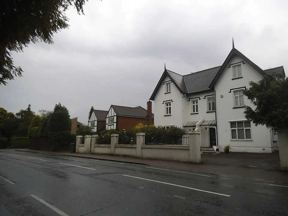 Houses on Oatlands Drive, Weybridge